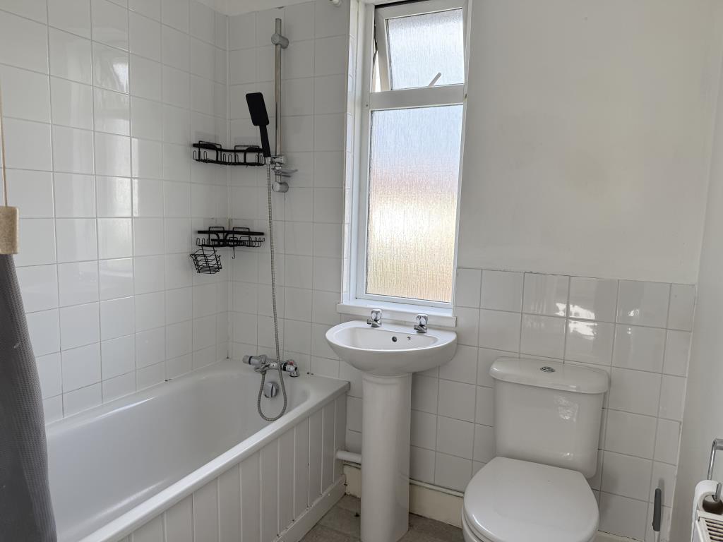 Lot: 124 - THREE-BEDROOM SEMI-DETACHED HOUSE - White bathroom suite